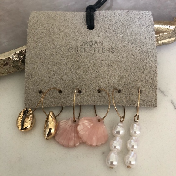 Pearl Shell Cowrie Charm Hoop Set - Picture 2 of 3